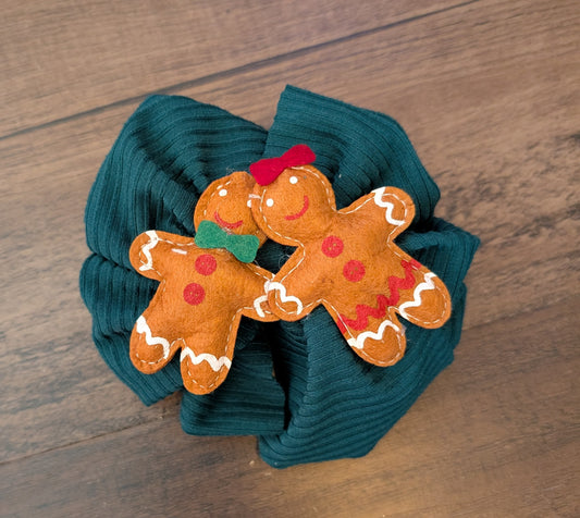 Gingerbread friends bow